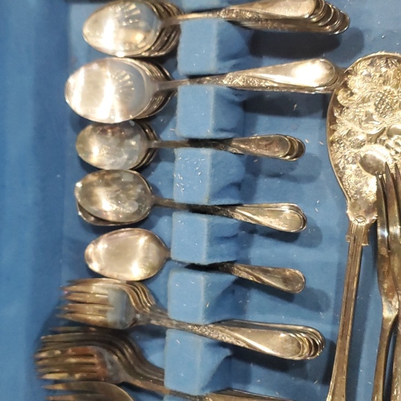 Vtg WM rogers and son flatware set svc for 8 - Picture 5 of 8